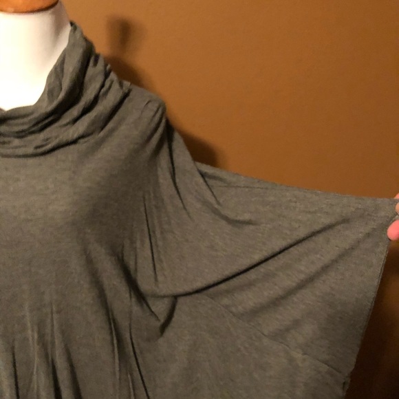 Top - Picture 2 of 3